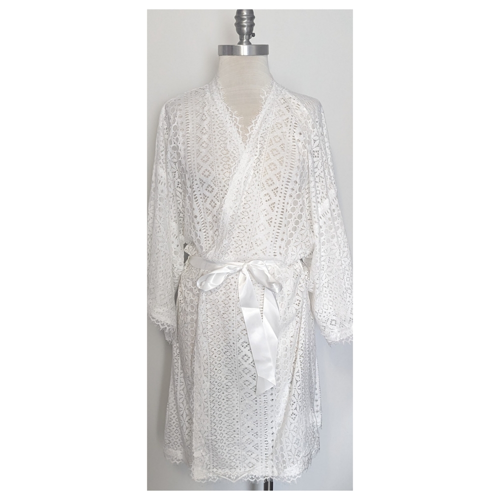 David's Bridal White Lace Robe